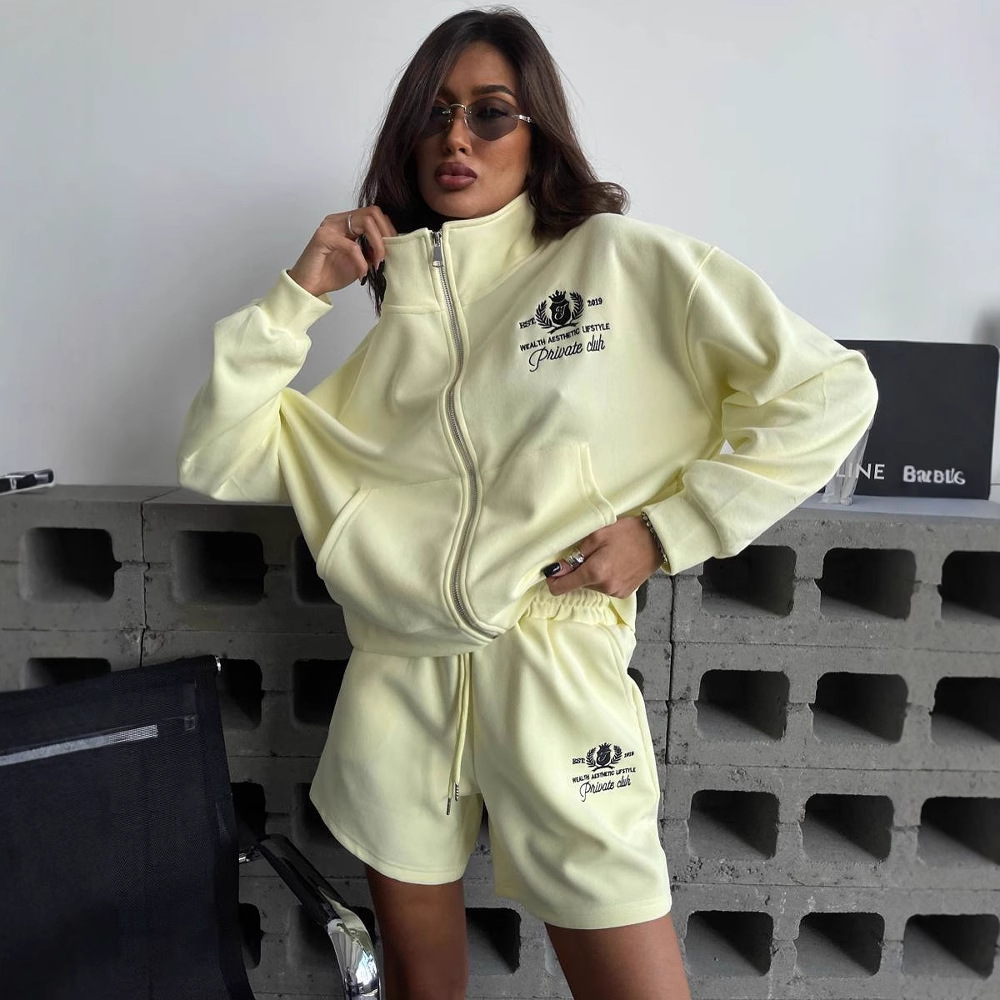 темно-коричневый